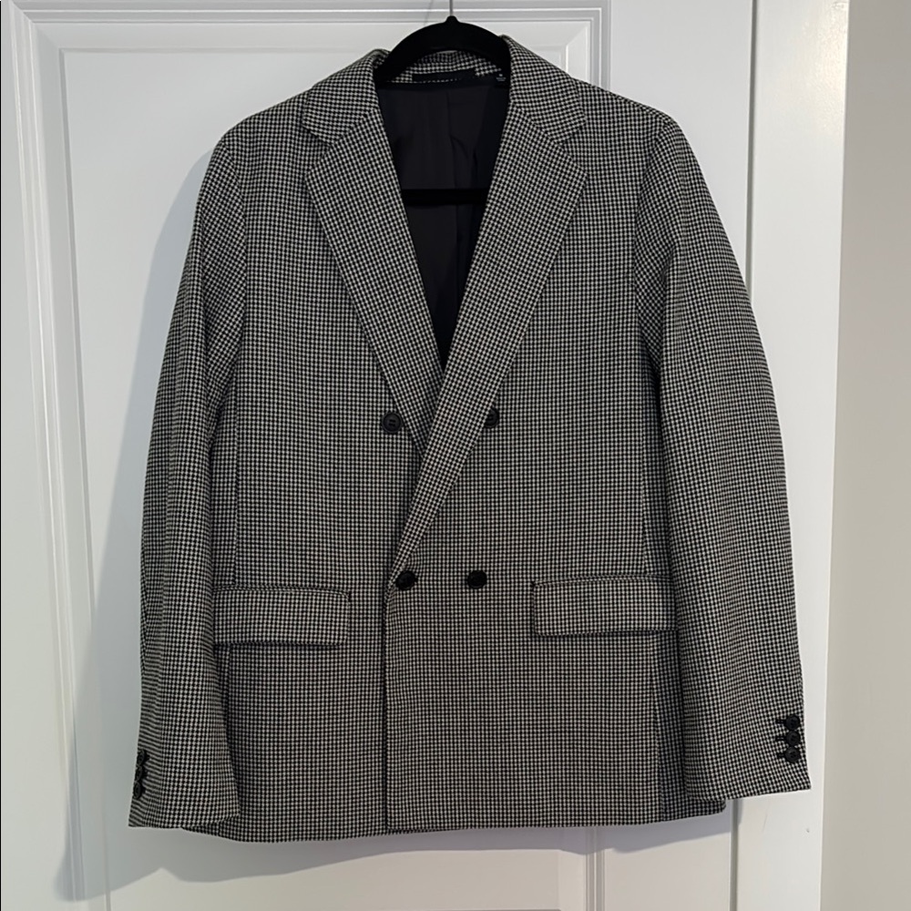 Uniqlo Women’s Black and White Houndstooth Women’s Blazer